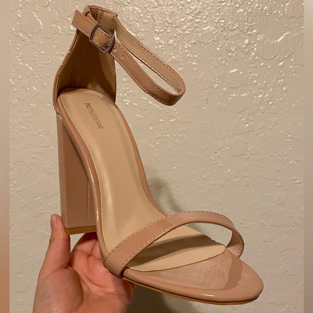 Prettylittle thing- Nude heels